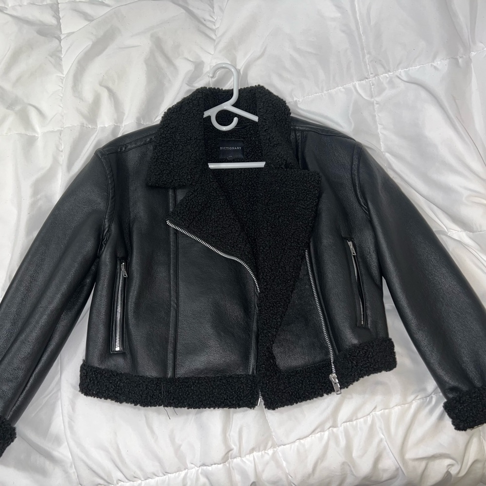 Elegant Black Shearling-Lined Leather Jacket